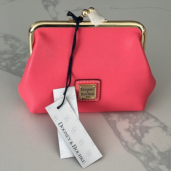 💕CUTE!! DOONEY & BOURKE KISSLOCK!! - Picture 3 of 16